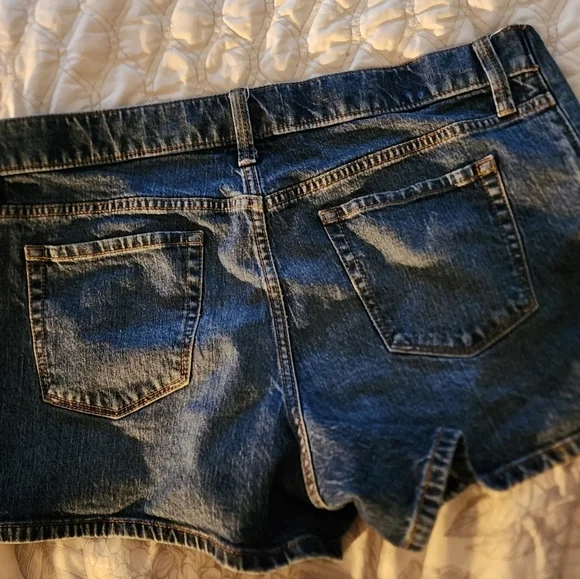 Isabel maternity shorts - Picture 2 of 3